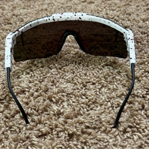 NWT Pit Viper V2 Polarized Sunglasses with Blue Reflective Lens & Speckled Frame - Picture 6 of 9